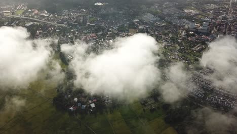 Vista-Aérea-Del-Pueblo-Malayo-En-Bukit-Mertajam-Desde-La-Nube-En-Movimiento.